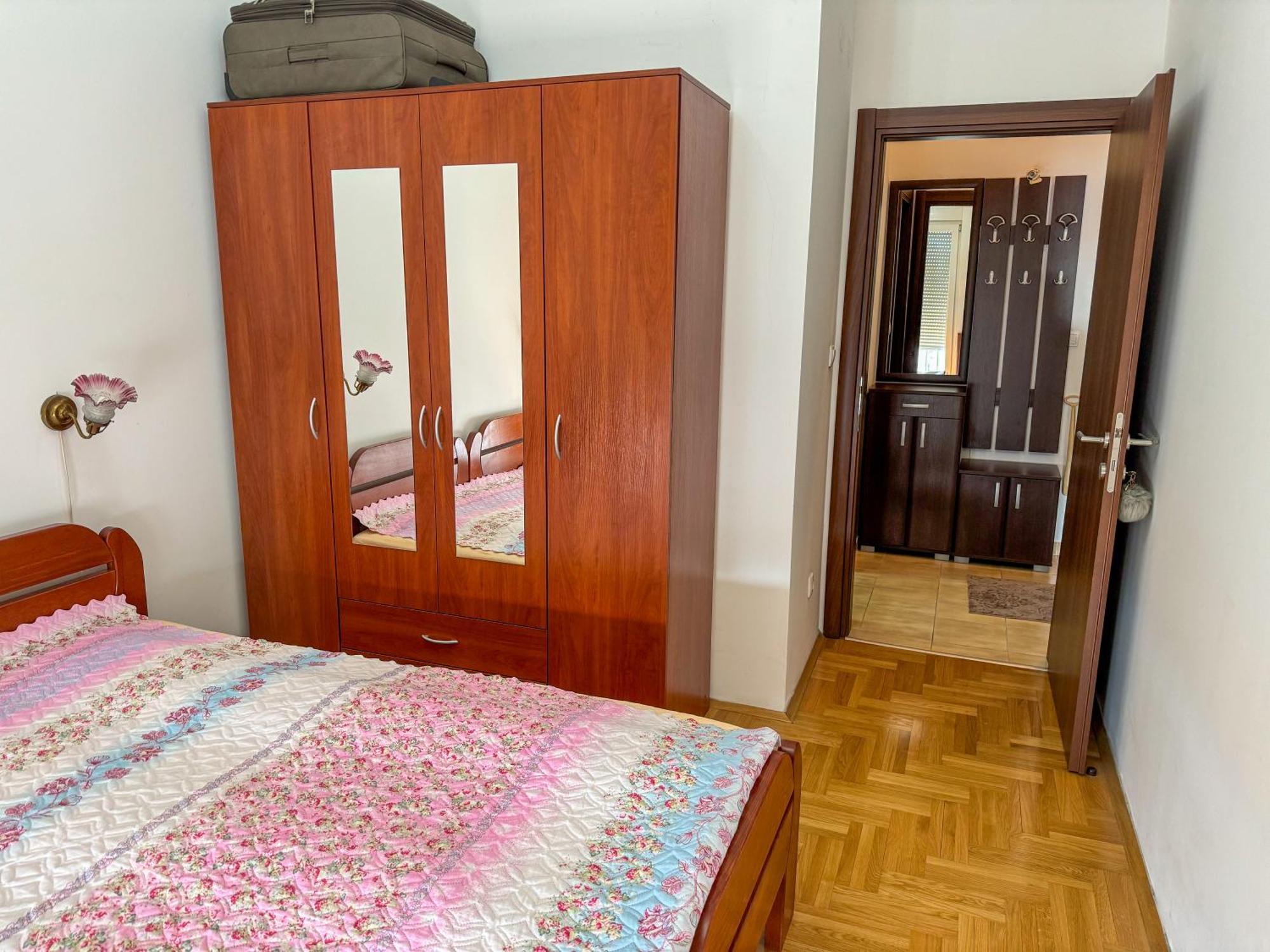 50 Apartment *